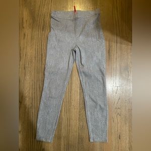 Spanx Gray Python Jean/Leggings Size Large